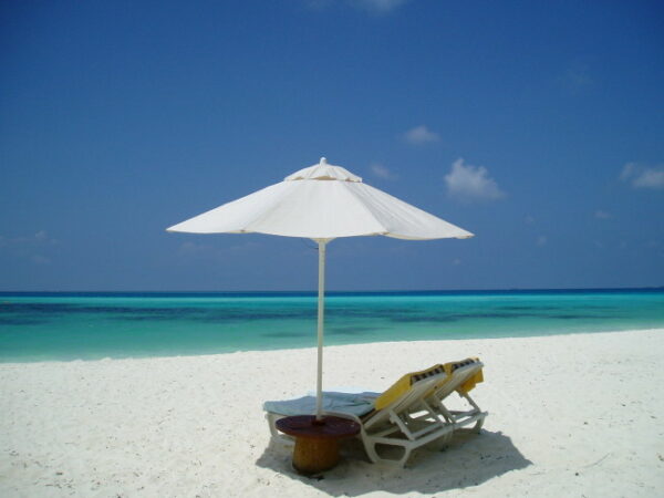 Sonnenschirm am Meeresstrand